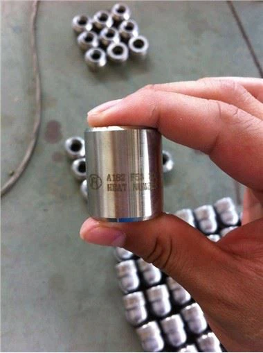 UNS N02200 2. 4066  Smidd uttag Gängad armbågsskydd Tvärkoppling